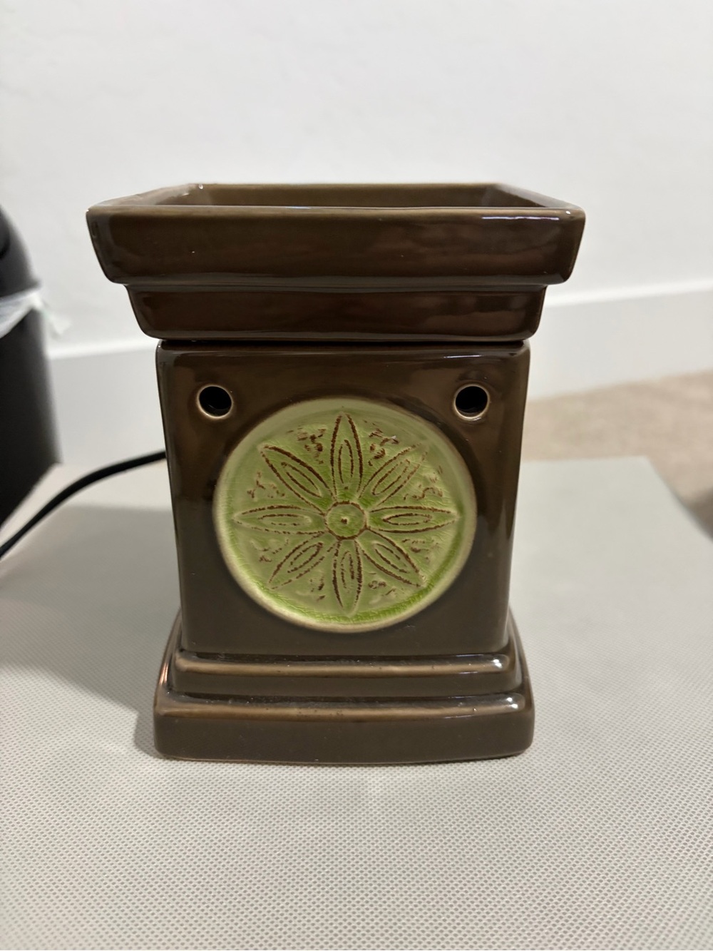 Scentsy Brown Ceramic Wax Warmer with Green Decorative Medallion